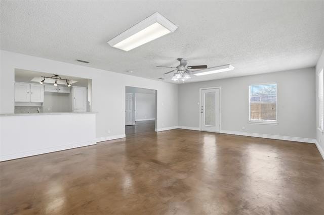Building Photo - 503 Cozby St N
