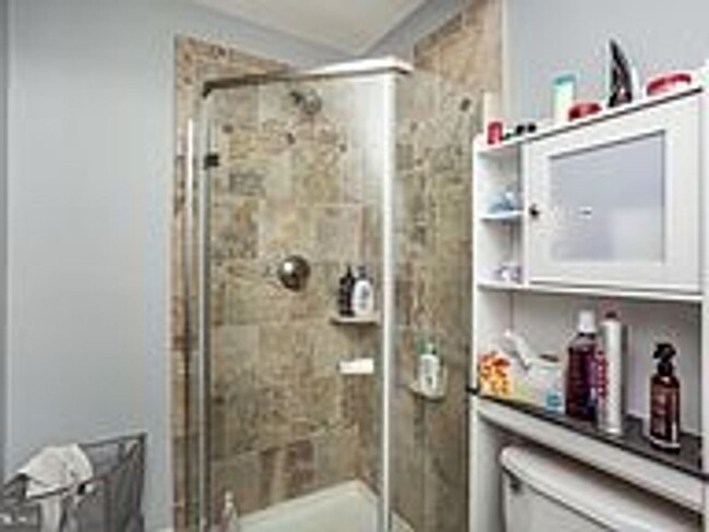 Building Photo - Gorgeously Renovated Upper Fells Point 2bd...