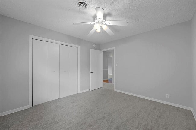 Building Photo - 3100 Whiteway Dr