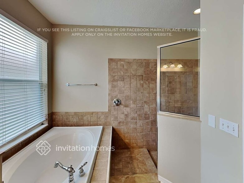 Building Photo - 1652 Bonita Bluff Ct