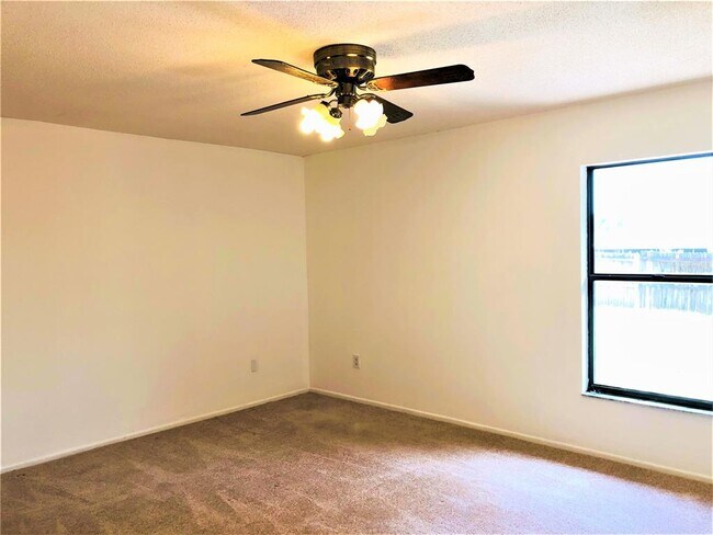 Building Photo - 1005 Aviles Ct