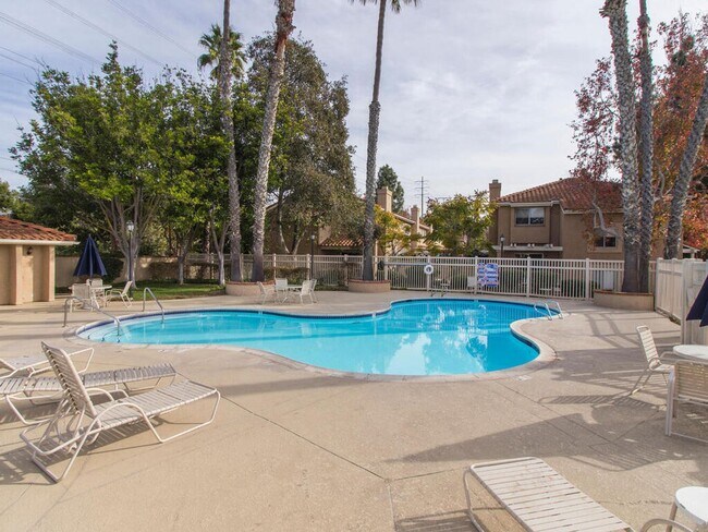 Building Photo - Desireable resort-lifestyle complex in the heart of La Costa!