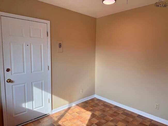 Building Photo - 1827 Eden Ln