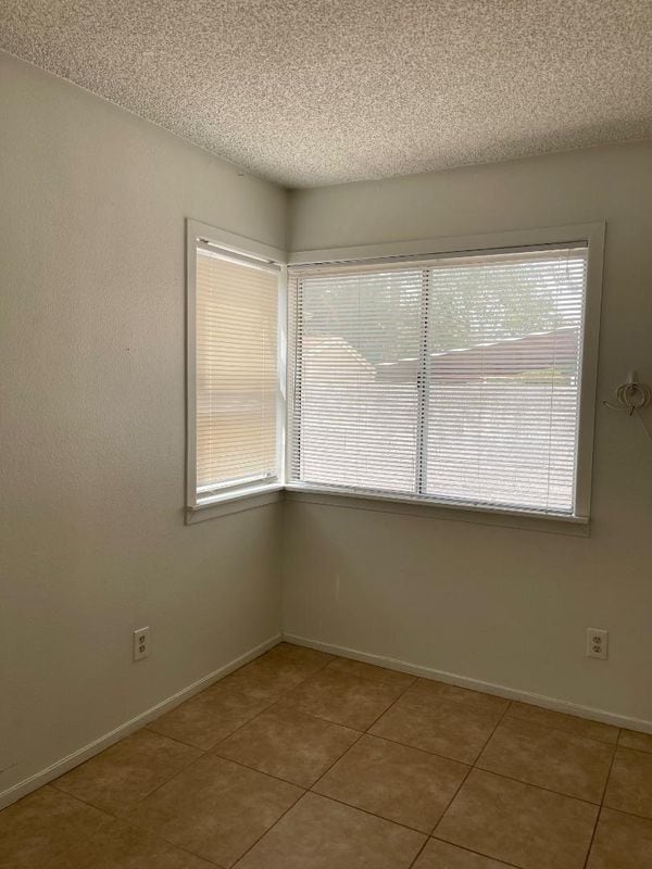Building Photo - 8309 Palmada Dr
