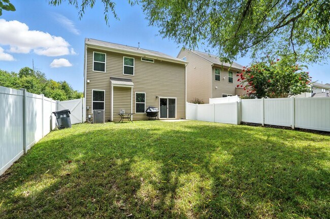 Building Photo - Beautifully Maintained 3-Bedroom Home with...