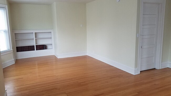 Building Photo - 3272 N Hackett Ave