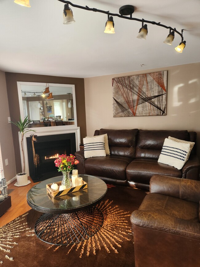 Living room - 3411 Lindenwood Dr