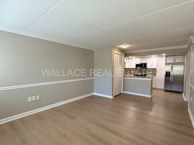 Building Photo - 2749 Sullins St