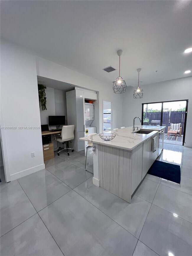 Building Photo - 7825 NW 104th Ave