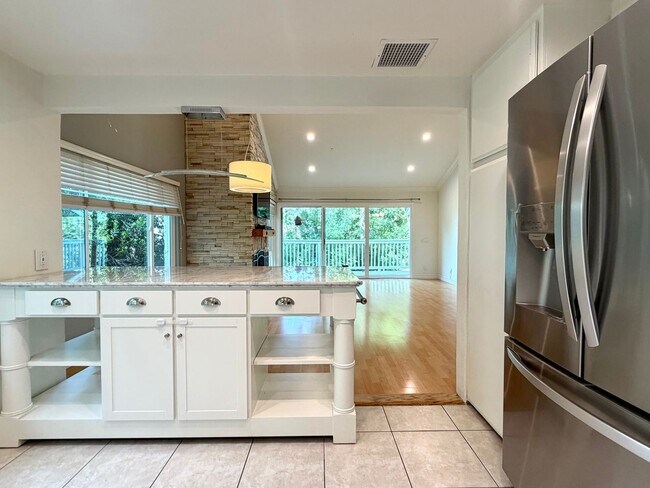 Building Photo - 5708 Camelia Ln