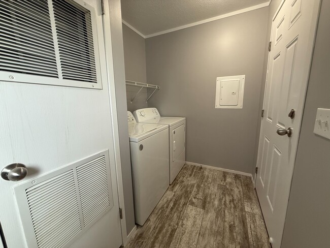 Building Photo - 11827 Cascade Cir