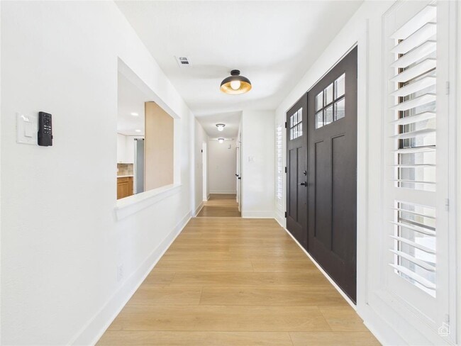 Building Photo - 9400 Longvale Dr