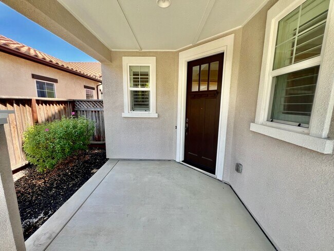 Building Photo - Application Pending! Lovely 4 bedroom 2.5 ...