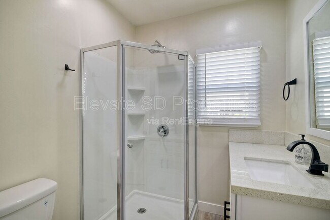 Building Photo - 4685 Hamilton St