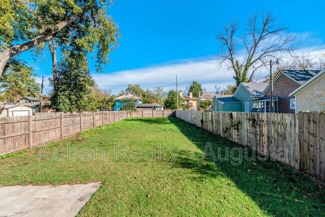 Building Photo - 209 Telfair St