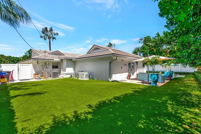 Building Photo - 136 Worth Ct S