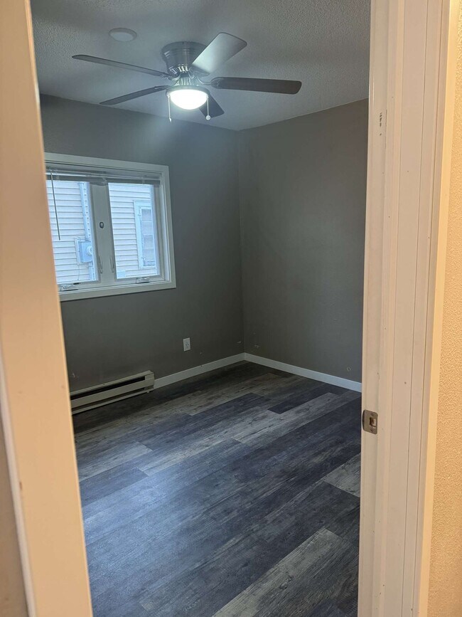 Building Photo - 1641 Broadway N