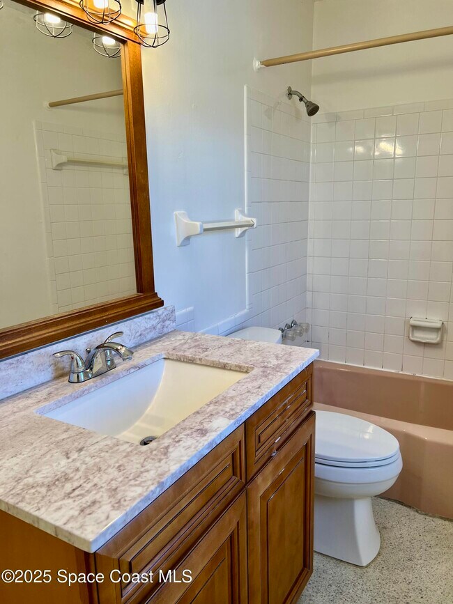 Building Photo - 931 Palm Springs Blvd