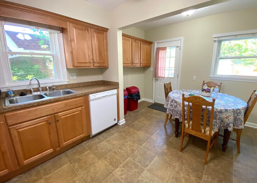 Building Photo - 2334 Noble Rd