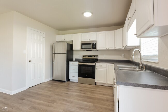 Building Photo - 6412 Pemboke Ct