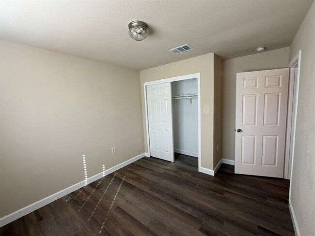 Building Photo - 1608 Anise Dr