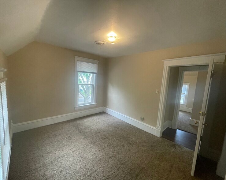 Bed 2 - 196 E 9th St