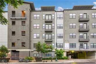 Building Photo - Texan Shoal Creek 2 Bed 2 Bath