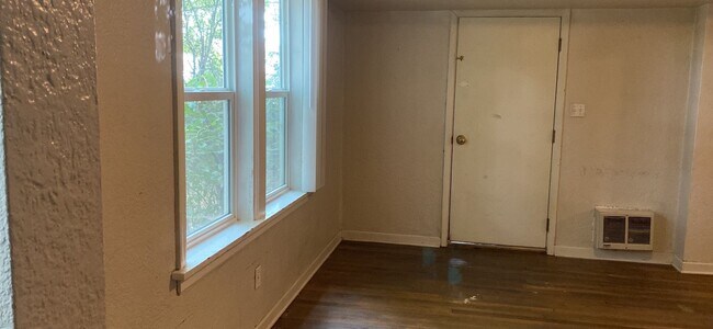 Building Photo - 630 SE Steptoe St