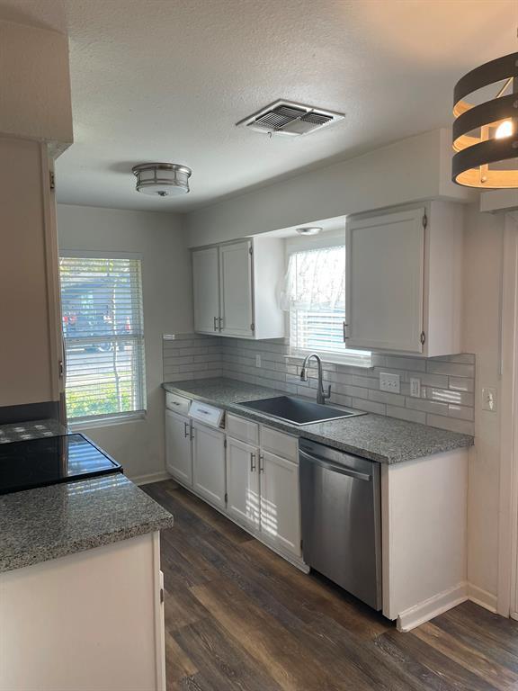 Building Photo - 8801 Pineridge Dr