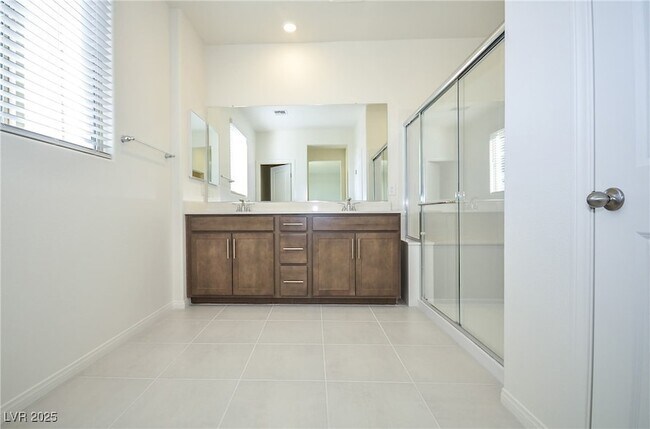 Building Photo - 552 Parkwind Ln