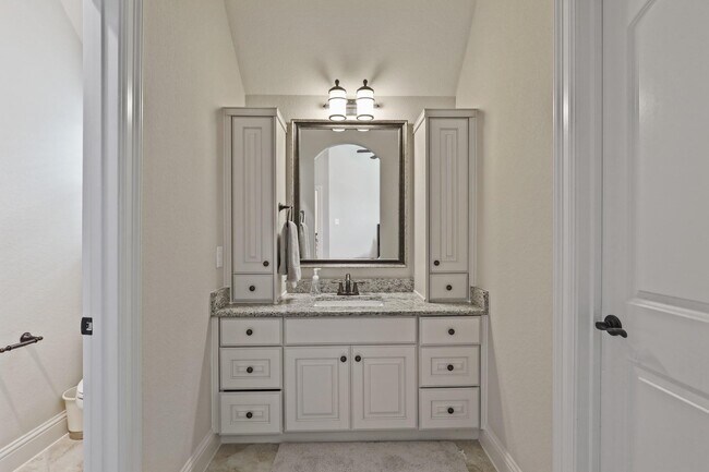 Building Photo - 5730 Balcones Ridge Ln