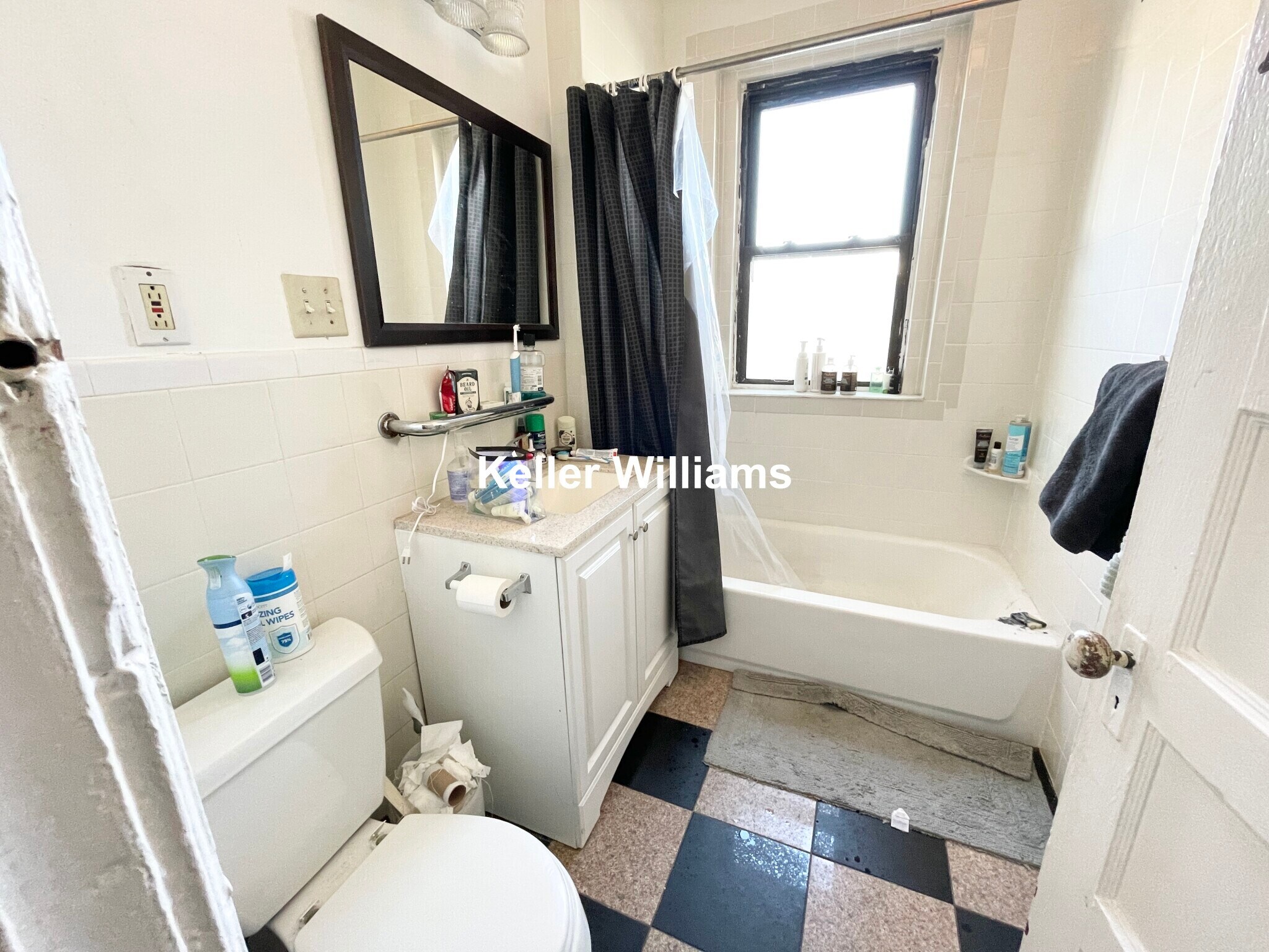 Building Photo - 60 Empire St