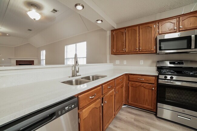 Building Photo - 7413 Tack Cove