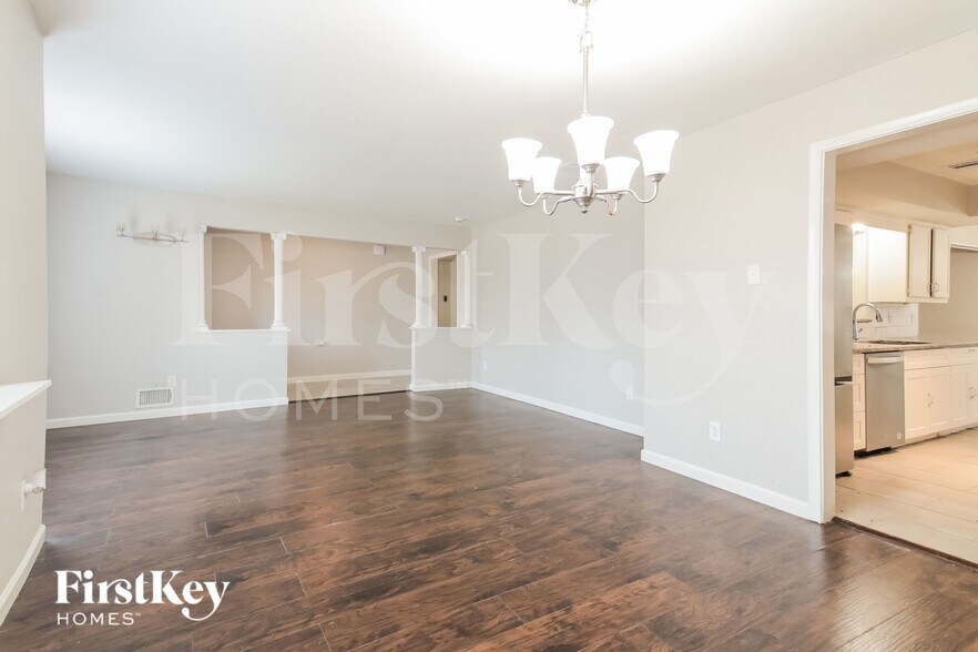 Building Photo - 3413 Valley View Ln