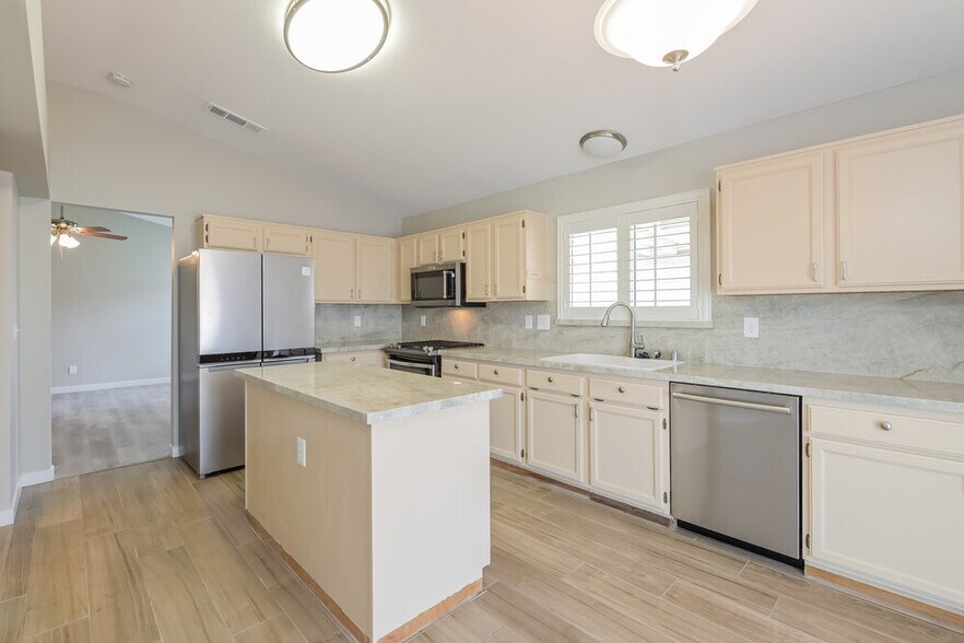 Building Photo - 360 Dooley Dr