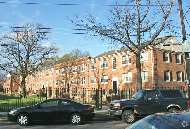 Building Photo - Mayfair Mansions