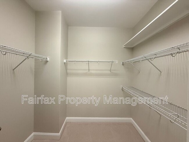 Building Photo - 212 Ellsworth Manor Dr