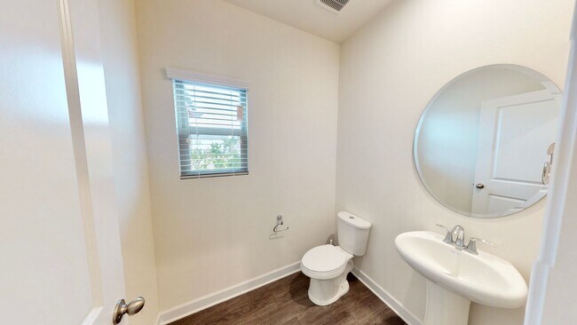 Building Photo - 4500 Collingham Dr