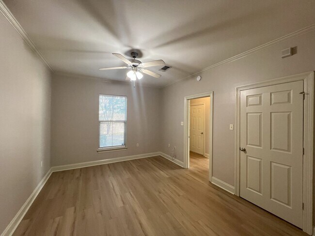 Building Photo - mjj7300