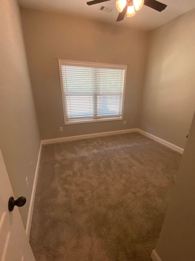 Building Photo - Quiet and Cozy Living in Phenix City