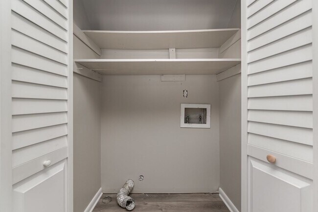 Building Photo - MOVE-IN READY!