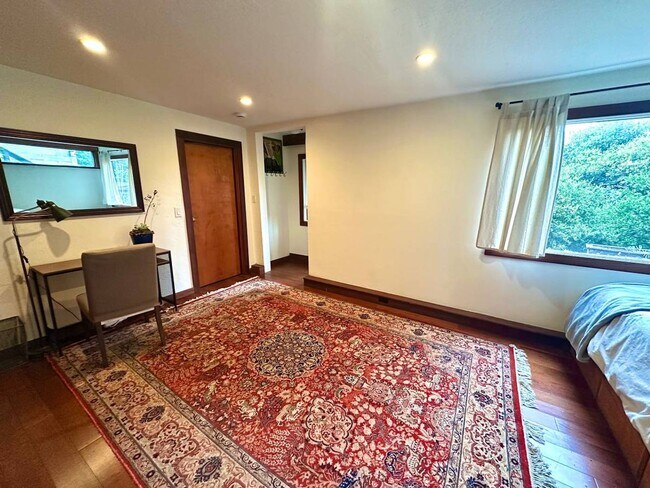 Building Photo - Cozy and Furnished-1 Bedroom, 1 Bath with Mountain Views