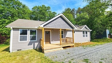 Building Photo - 127 Hawthorne Dr
