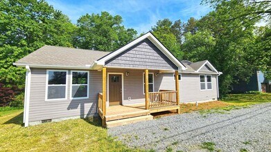 Building Photo - Lovely Newer Home