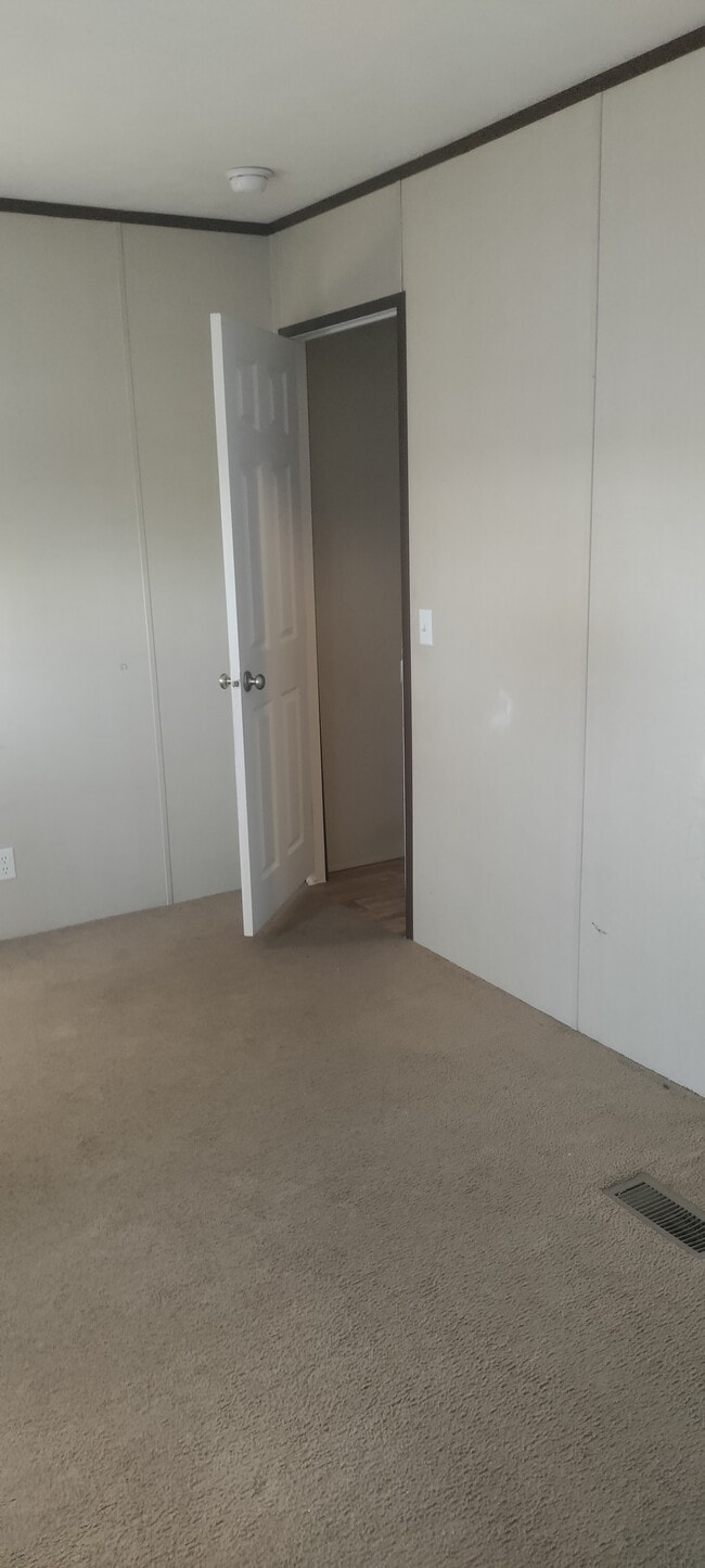 Building Photo - 8622 S Zarzamora St