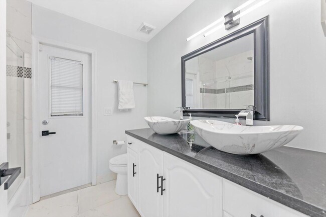 Building Photo - 13947 Geranium Pl