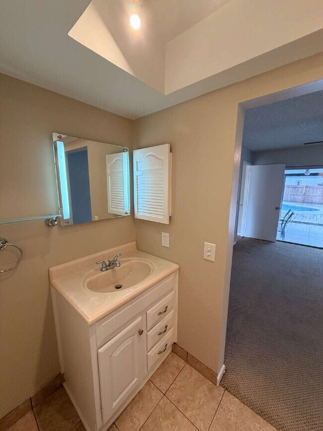 Building Photo - PRIVATE POOL HOME | 3 BED / 2 BATH | FENCED YARD | GARAGE | PET FRIENDLY