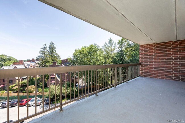 Building Photo - 1374 Midland Ave