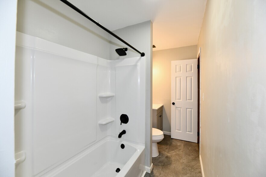 Building Photo - 3550 Eisenhower Dr