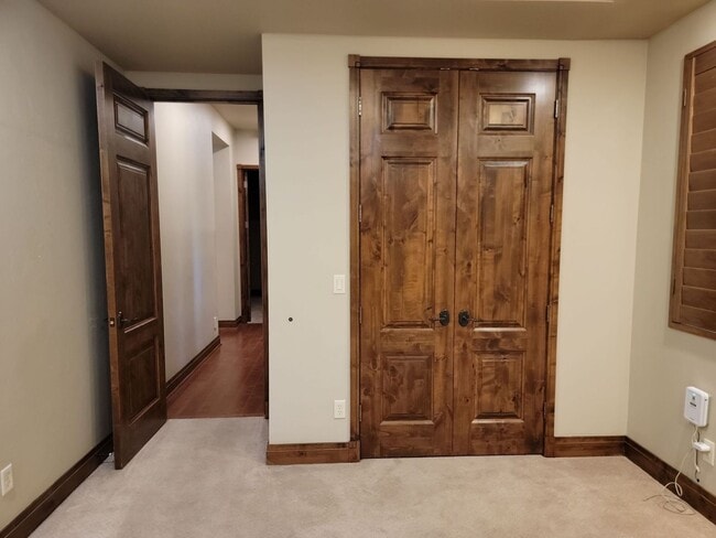 Building Photo - Stylish 4 Bedroom Home with Large Living S...